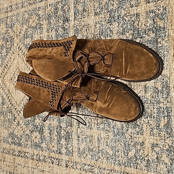 Stuart Weitzman 'Yadastud' Ankle Boot - Picture 14 of 15